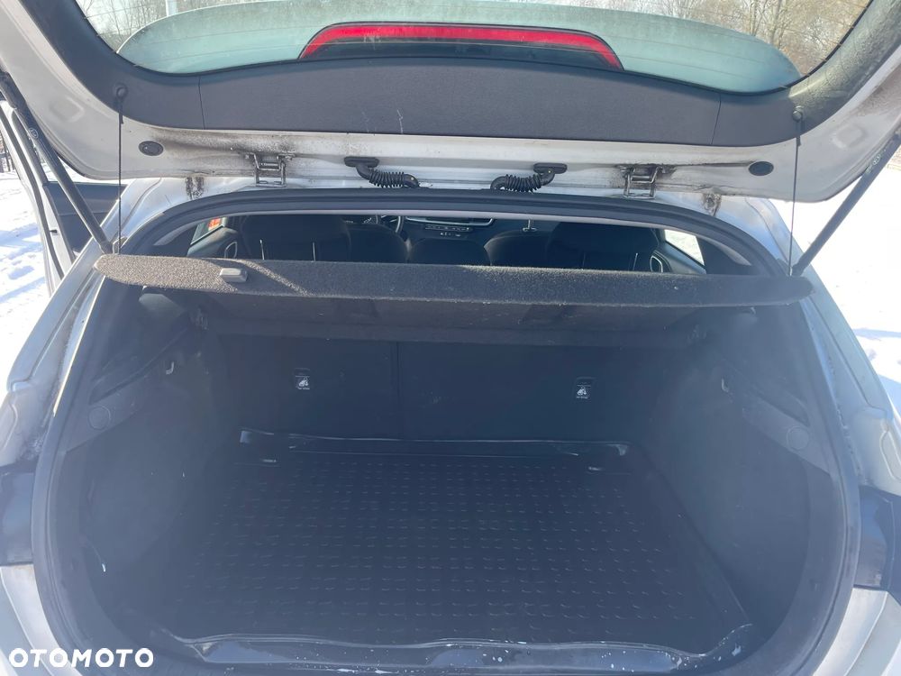 Kia Ceed 1.6 CRDi SCR M - 13