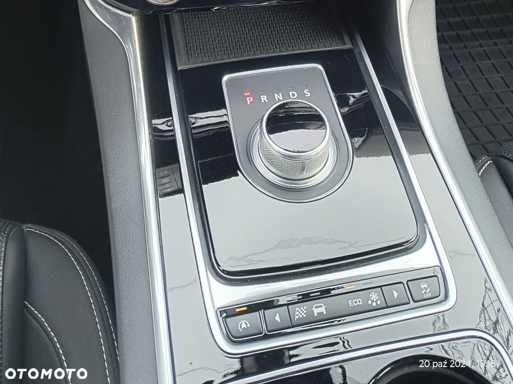 Jaguar XE 2.0 T R-Sport - 18