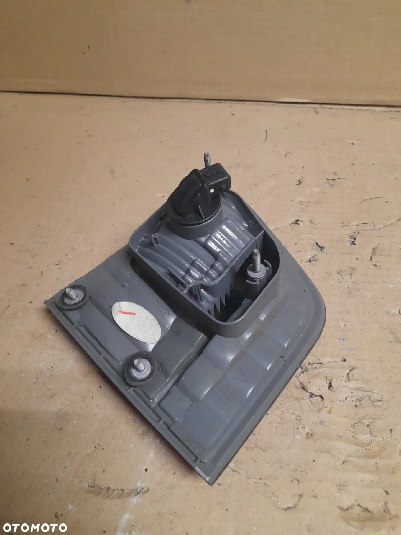 LAMPA LEWY TYŁ TOYOTA AVENSIS T27 - 3