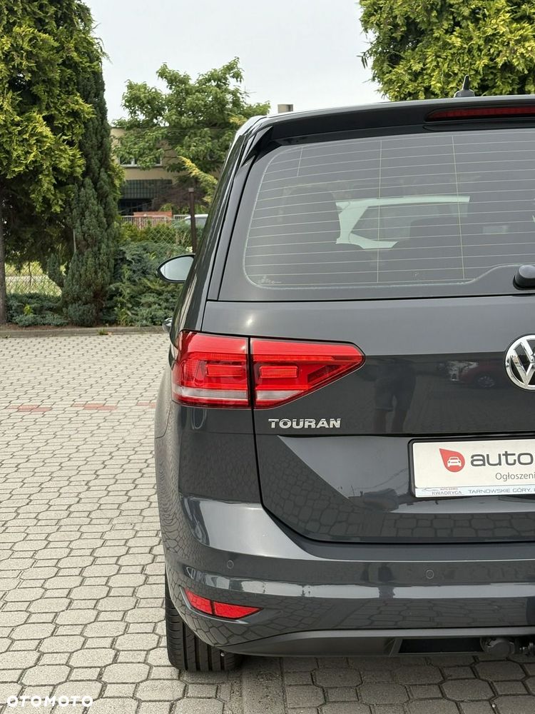 Volkswagen Touran - 11