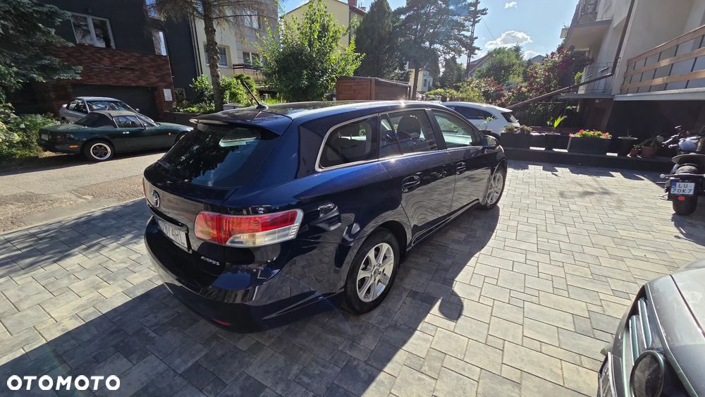 Toyota Avensis - 9