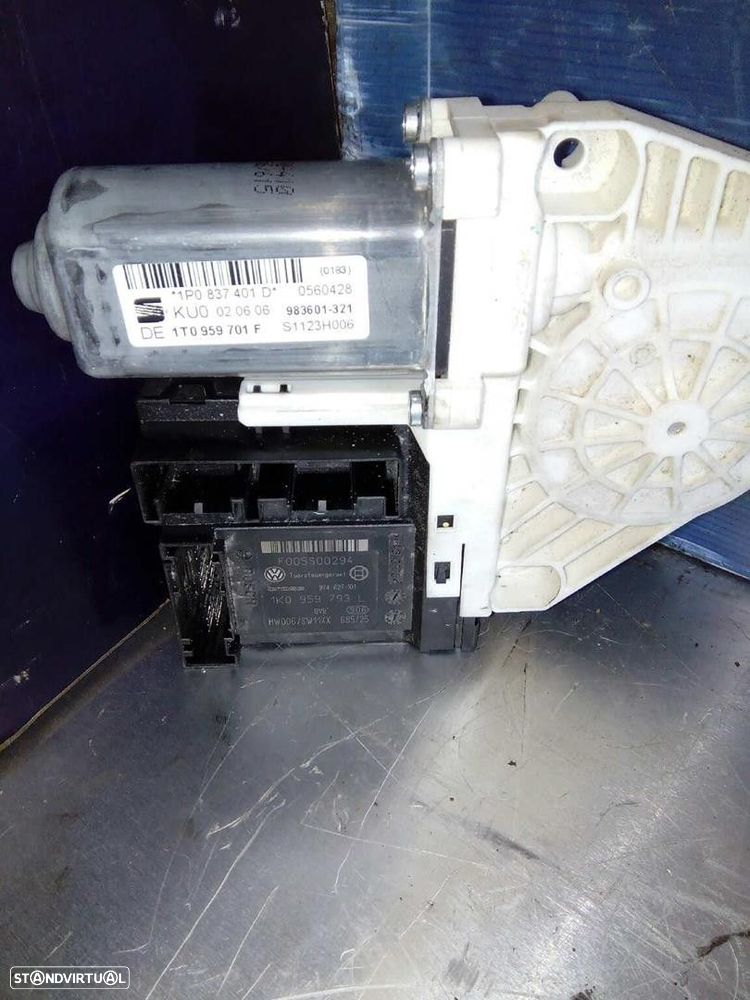 MOTOR ELEVADOR DE VIDRO FRONTAL ESQUERDO SEAT LEON 2006 -1T0959701CFKZ - 10
