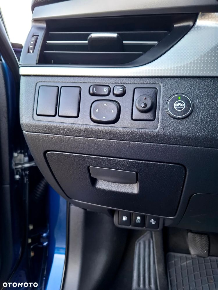 Toyota Avensis 1.8 Premium - 21