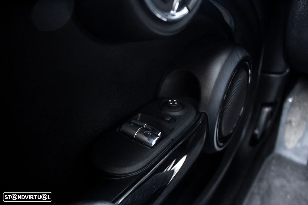 MINI 3 Portas Cooper SE Essential - 17