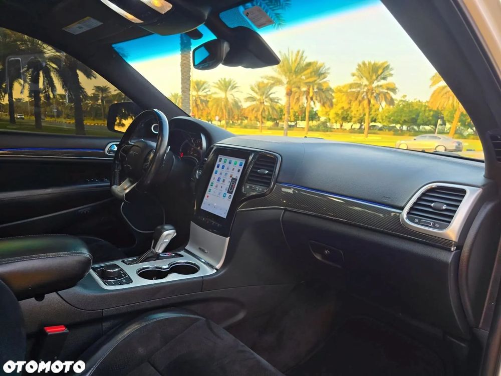 Jeep Grand Cherokee SRT8 - 18
