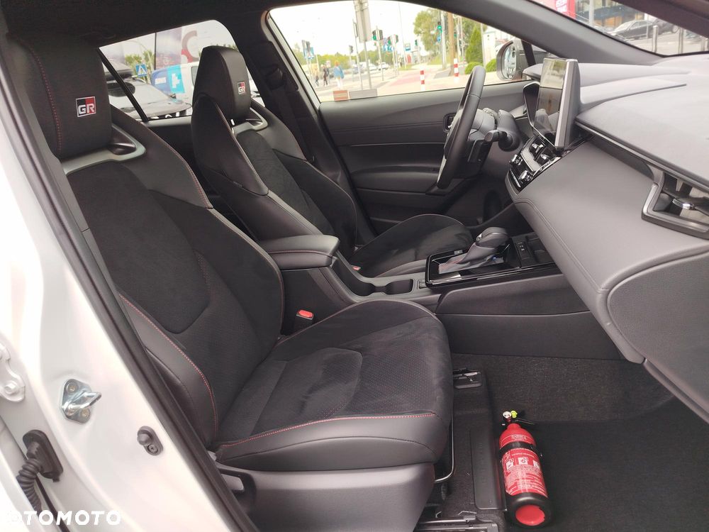 Toyota Corolla Cross 2.0 Hybrid GR Sport - 15