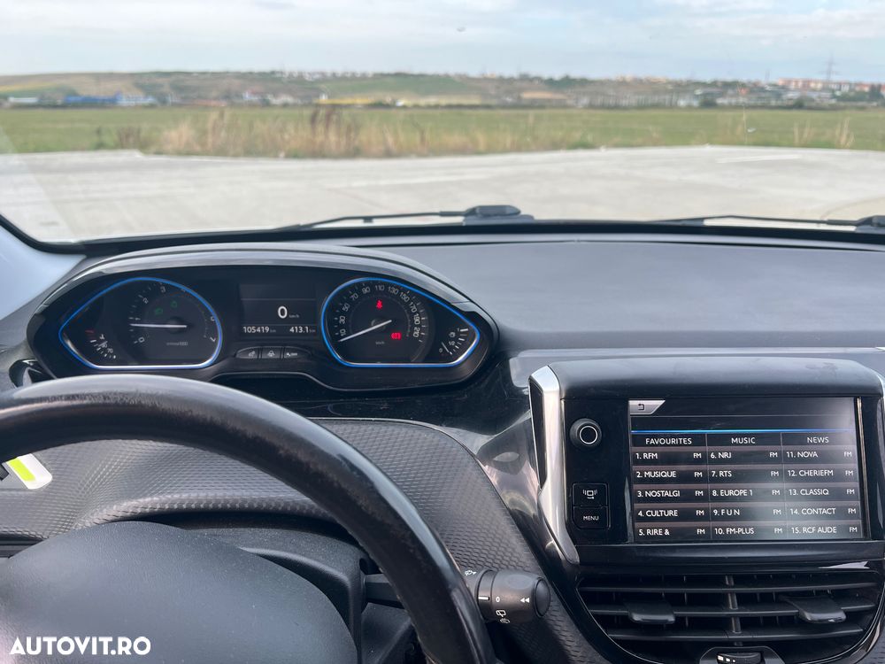 Peugeot 2008 1.2 VTi Allure - 11