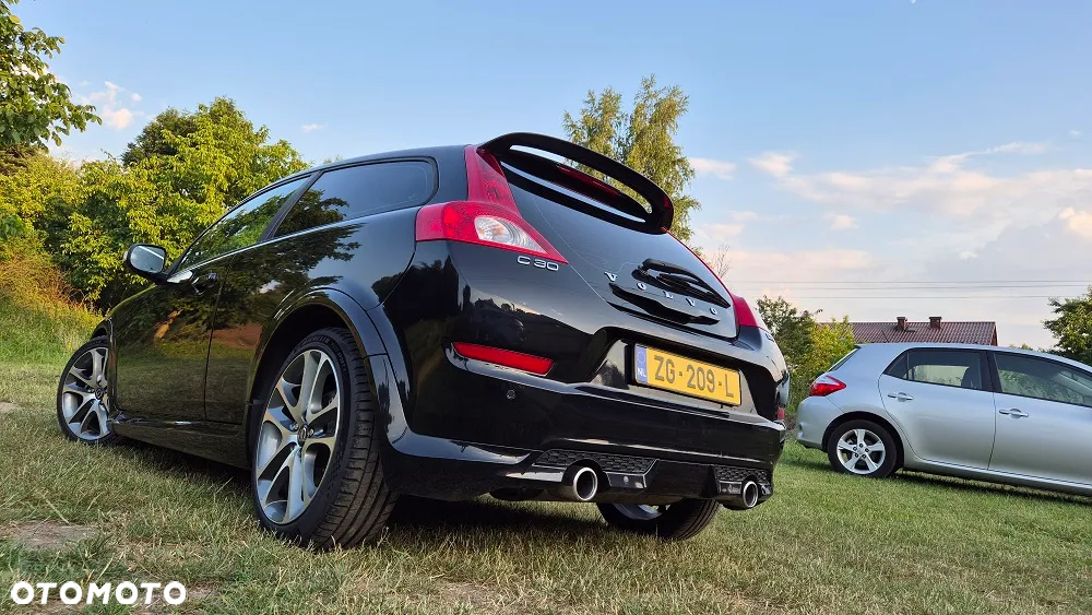 Volvo C30 D4 R-Design - 3