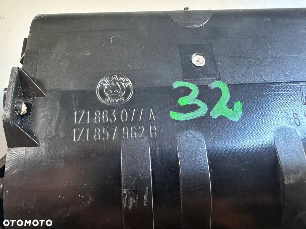 Popielniczka Skoda Octavia II 2 1Z1863077A 1Z1857962B - 6