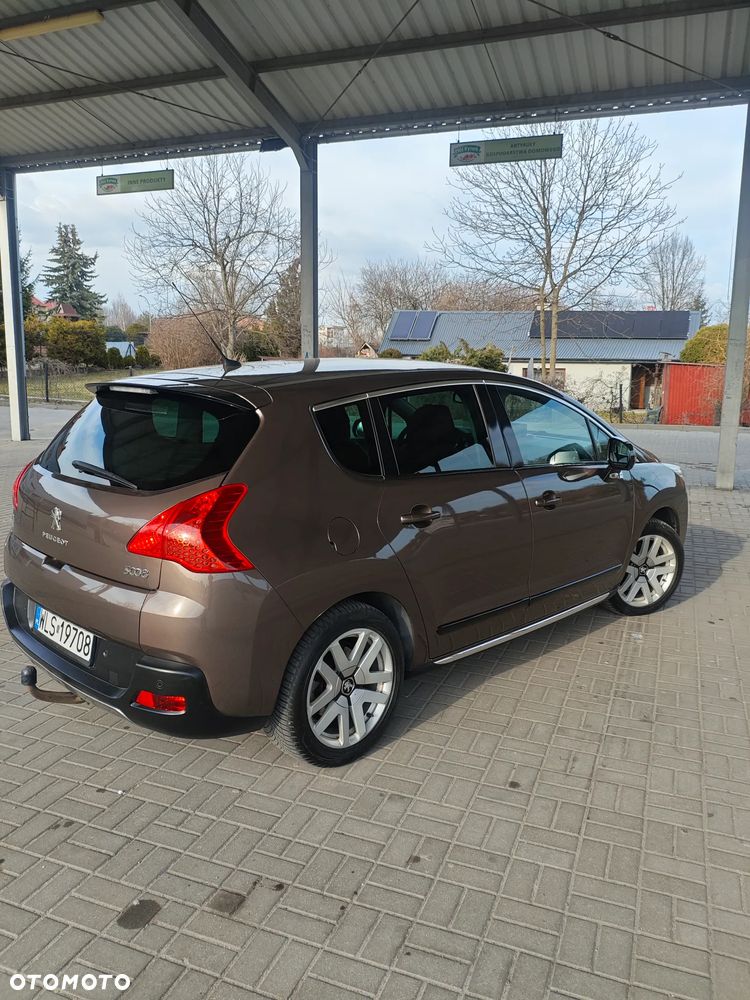 Peugeot 3008 Hybrid4 - 11