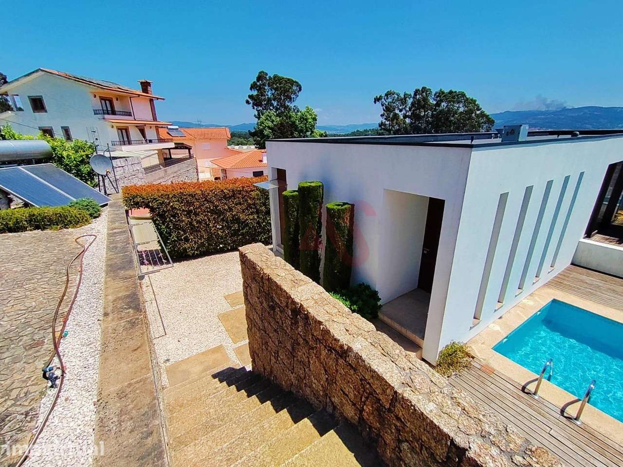 Moradia T5 em Lordelo, Guimarães com Piscina, Sauna, Jacuzzi e Garagem - Grande imagem: 4/33