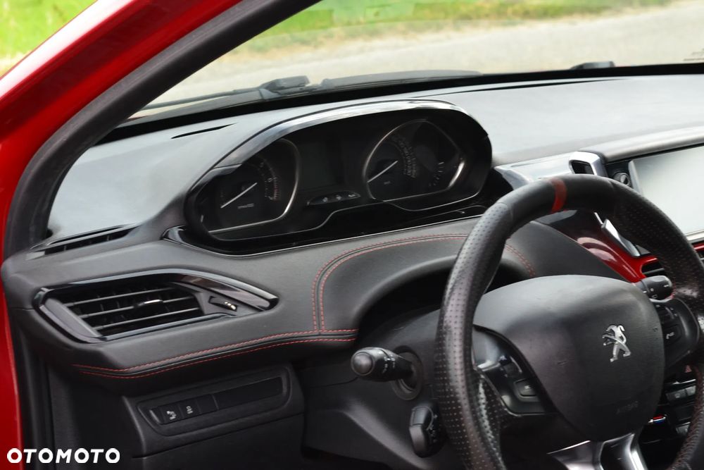 Peugeot 208 GTI 200 THP - 12
