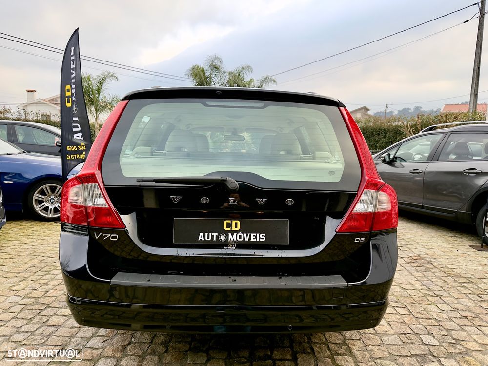 Volvo V70 2.4 D5 Momentum - 4