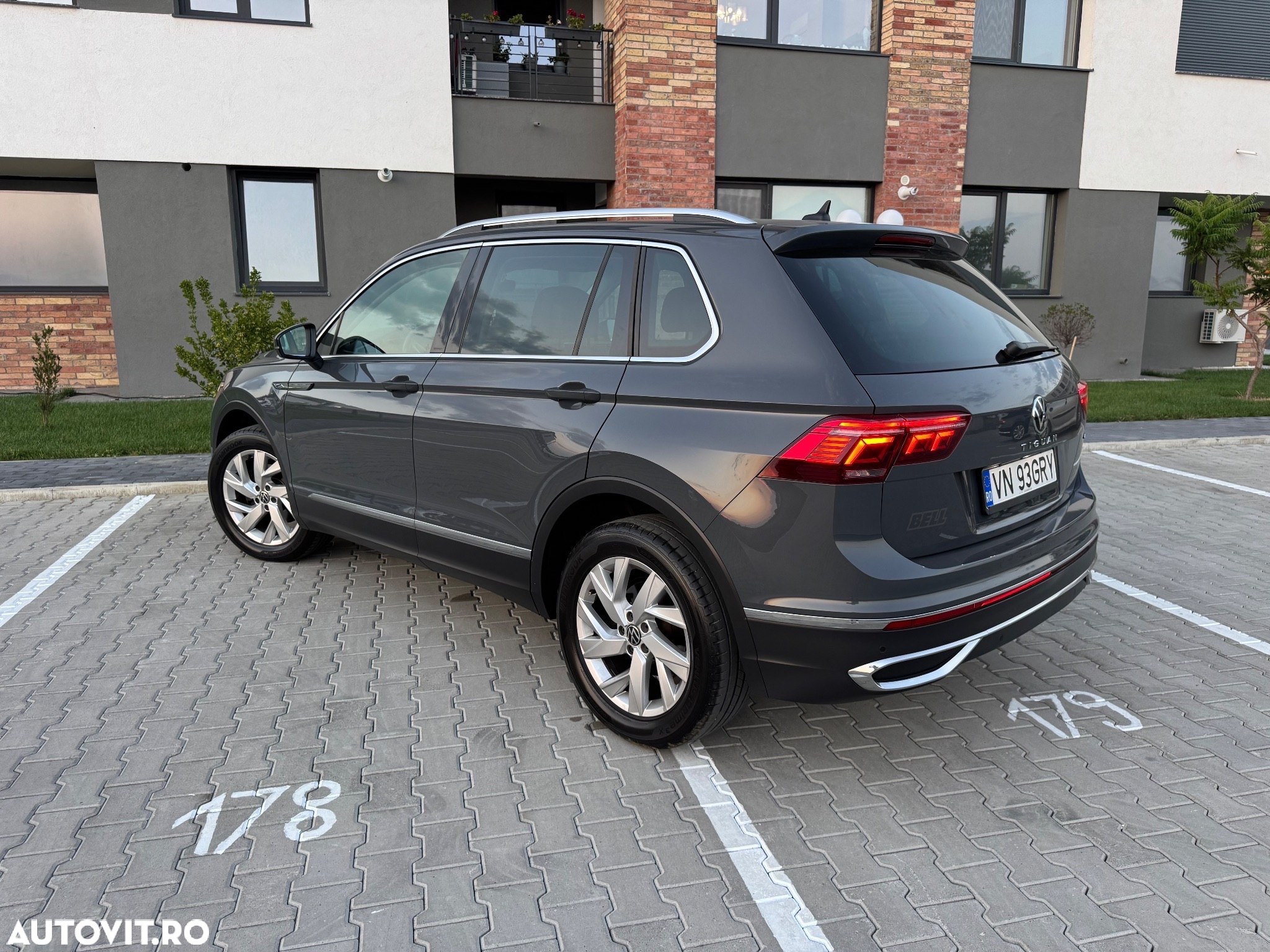Volkswagen Tiguan 2.0 TDI SCR 4MOTION DSG Elegance - 3