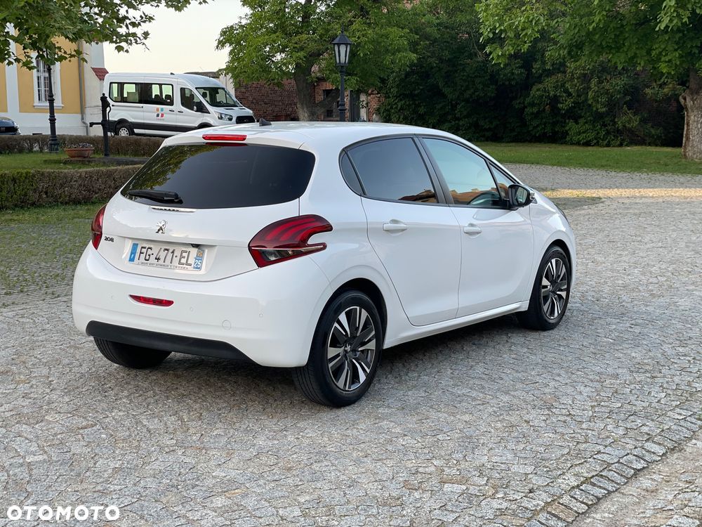 Peugeot 208 1.2 PureTech GPF Signature S&S - 3