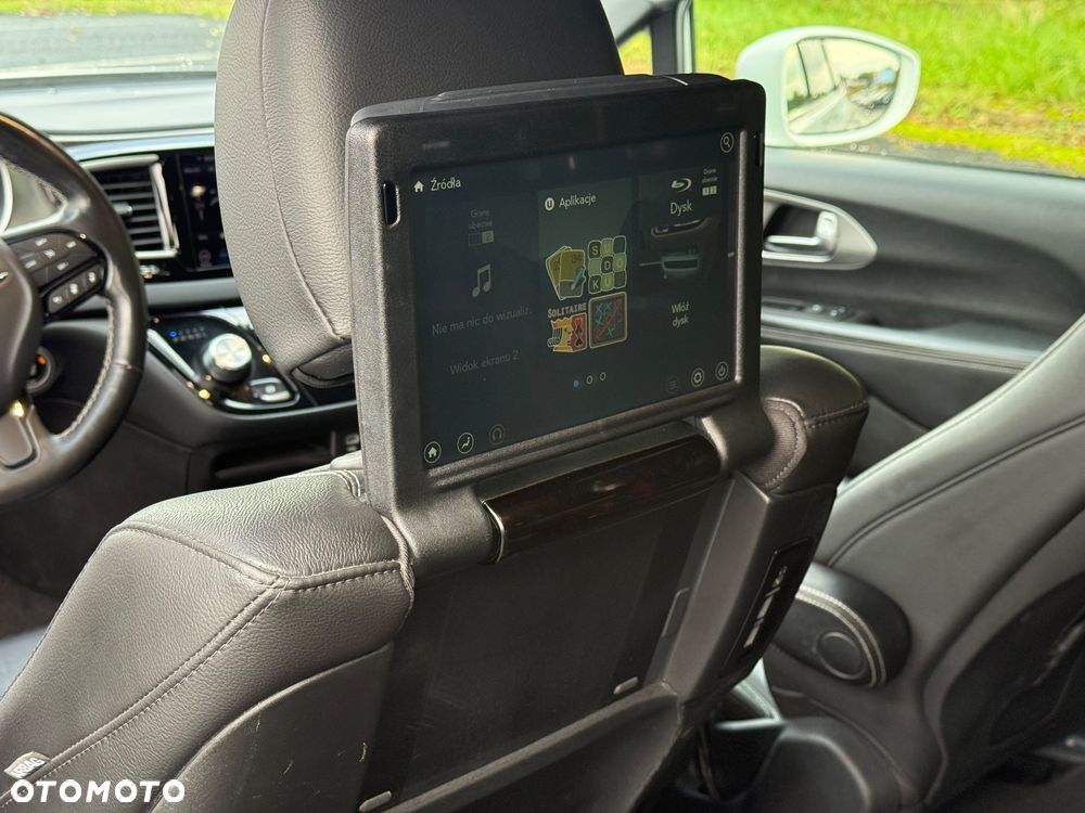 Chrysler Pacifica - 12