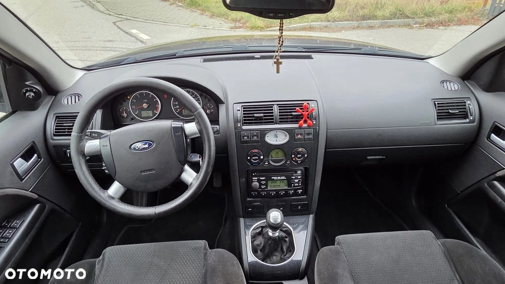 Ford Mondeo 1.8 Ghia - 8