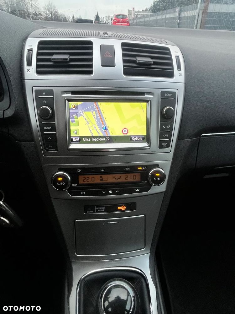 Toyota Avensis 1.6 Premium - 26