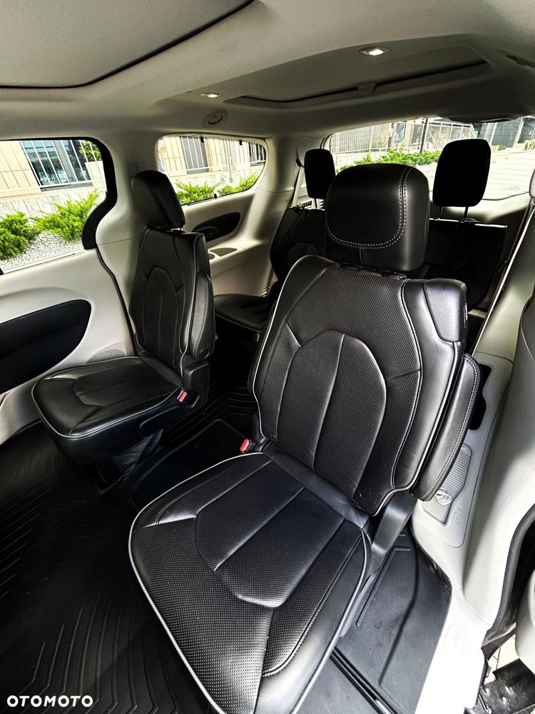Chrysler Pacifica - 35