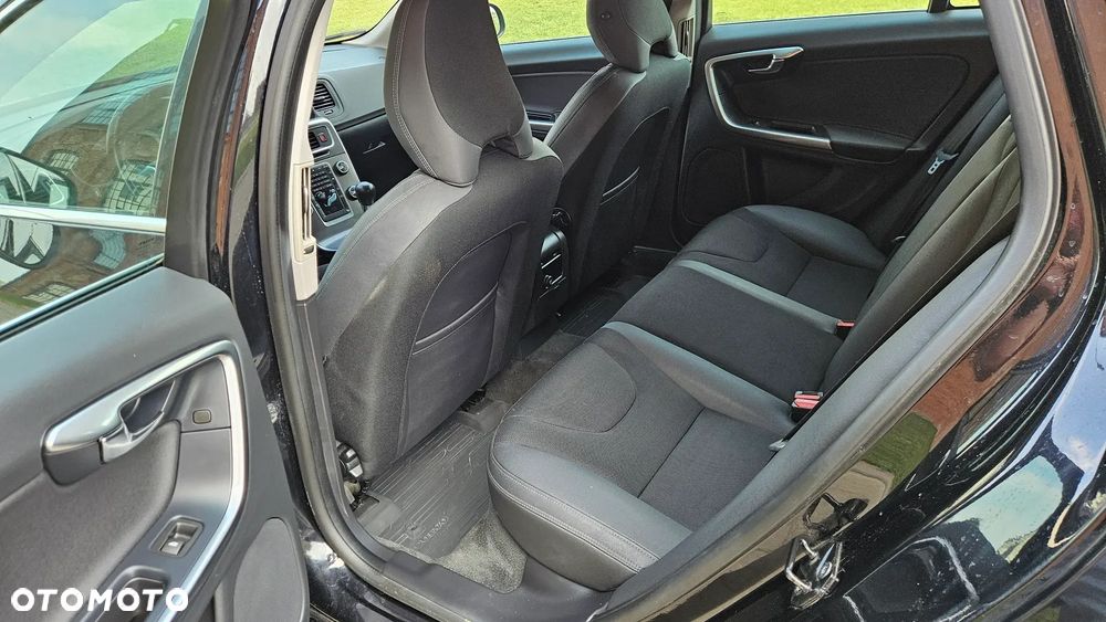 Volvo V60 2.0T R-Design - 10
