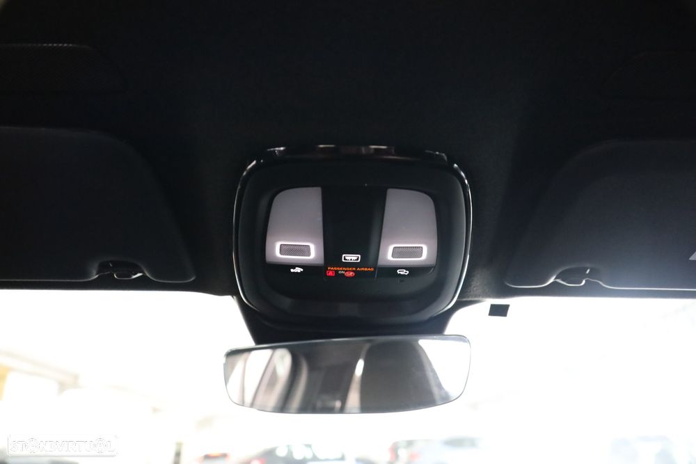 Volvo XC 40 2.0 B3 Plus Dark - 30
