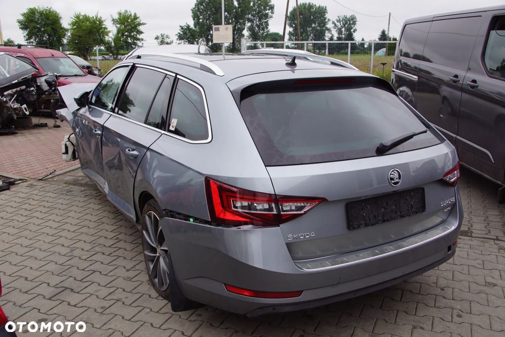 Auto na części - Skoda Superb III 4x4 2.0 TDI 190 KM DFHA SWP LF7M 2018R Silnik Skrzynia Drzwi Błotnik Zderzak Klapa Lampa Lusterko Klamka Szyba Deska Kokpit Sterownik Moduł Czujnik Licznik Wyświetlacz Panel Kierownica - 7