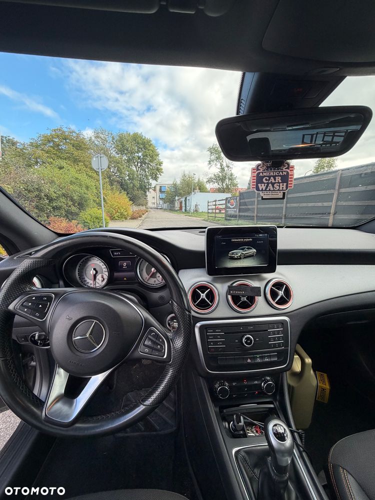 Mercedes-Benz CLA 180 d - 2