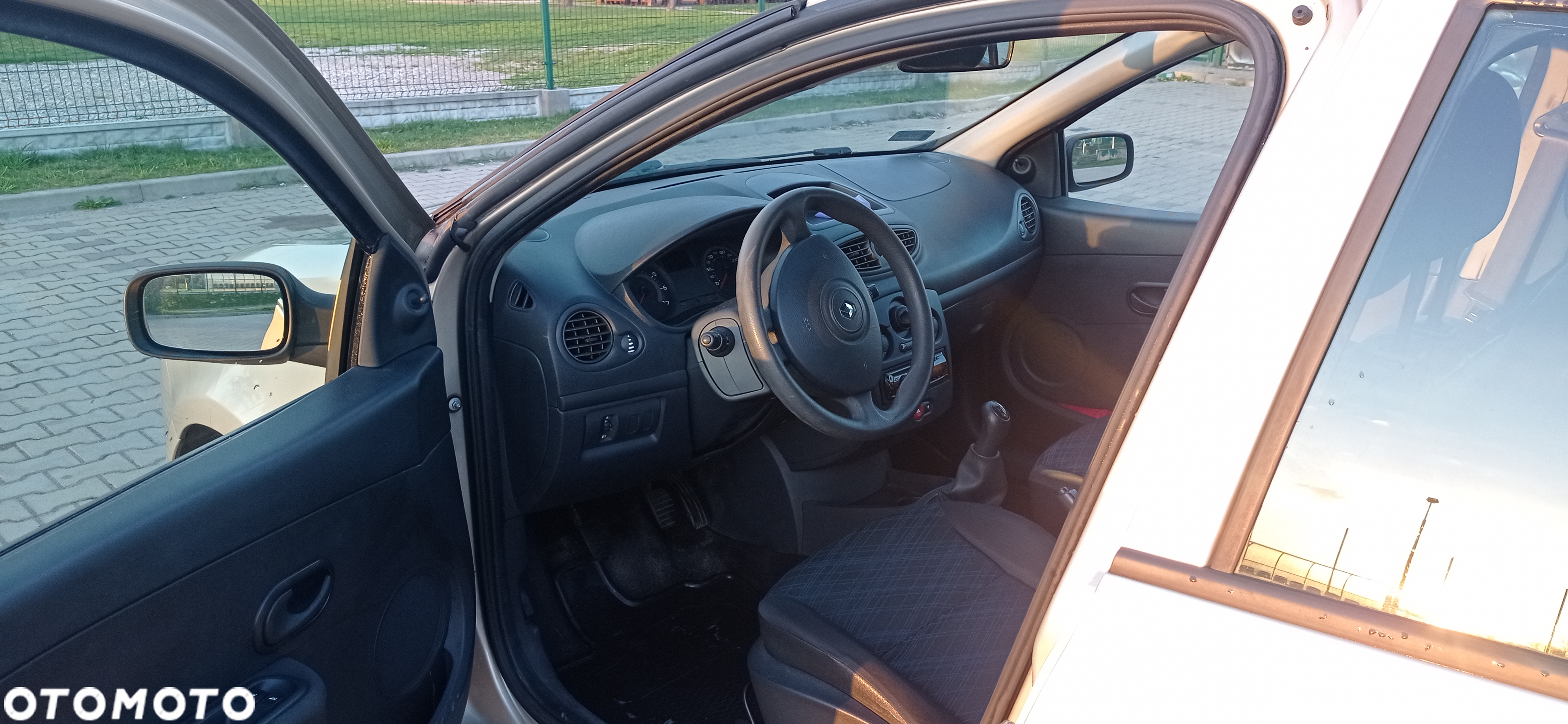 Renault Clio 1.2 16V Wind - 9