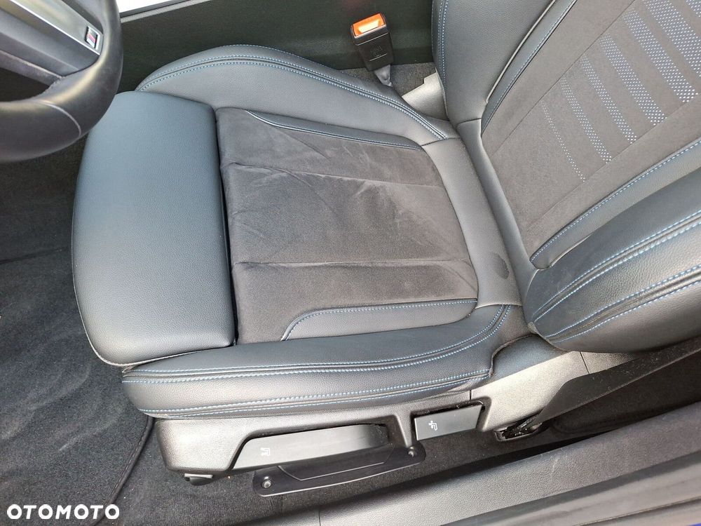 BMW Seria 3 318i M Sport - 14
