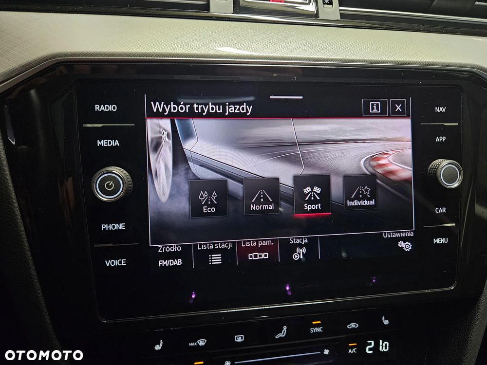 Volkswagen Passat Variant 2.0 TDI SCR DSG Business - 29