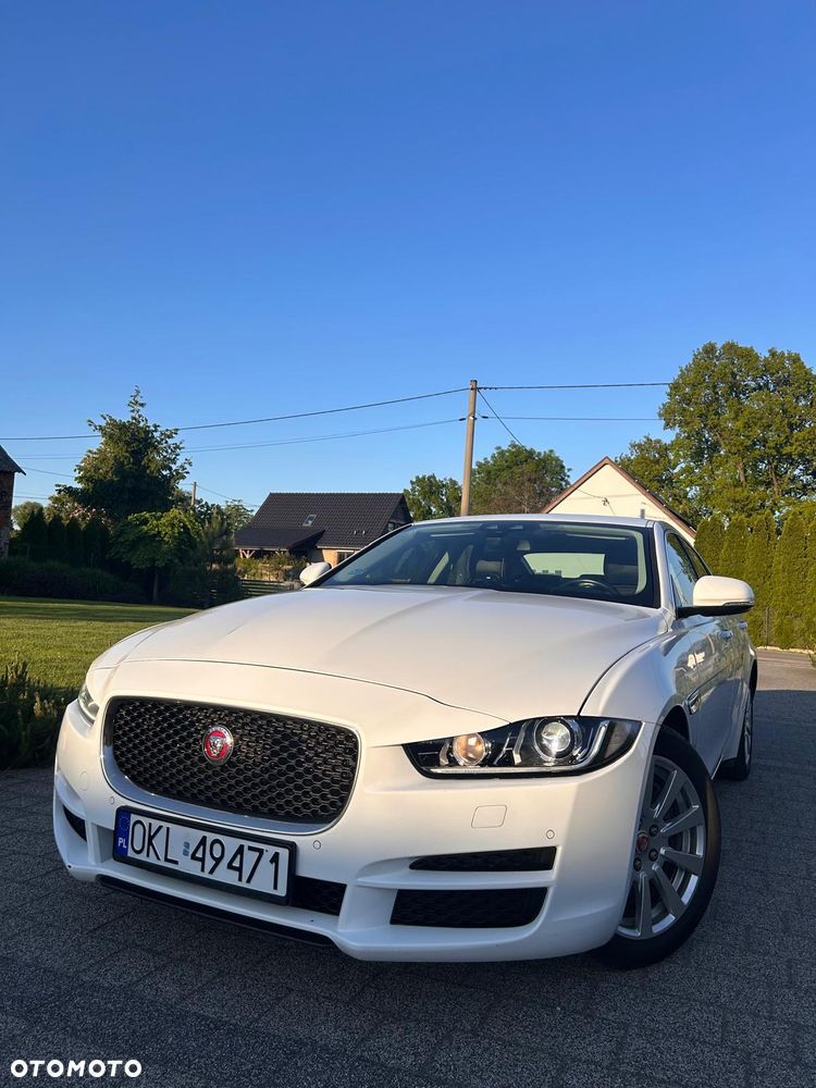 Jaguar XE 2.0 D Prestige - 4
