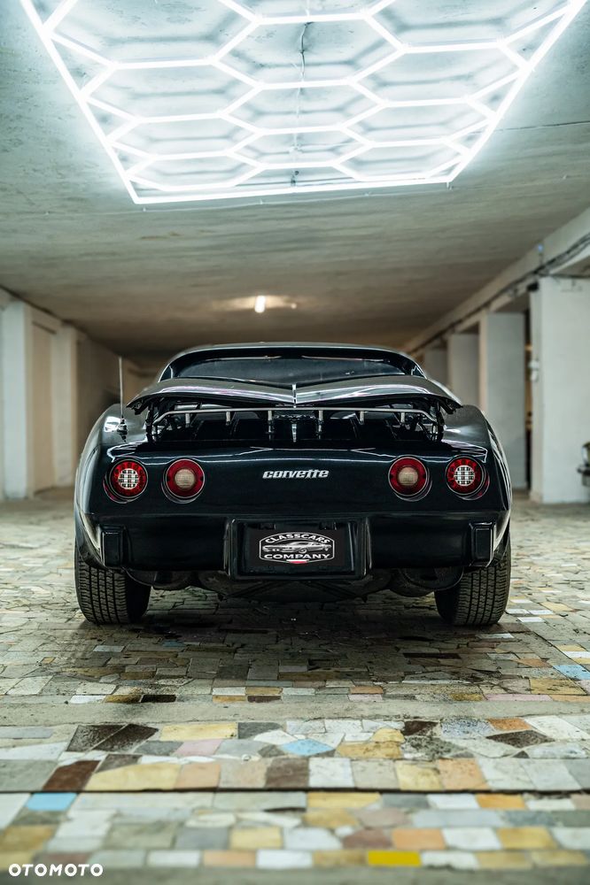 Chevrolet Corvette - 12