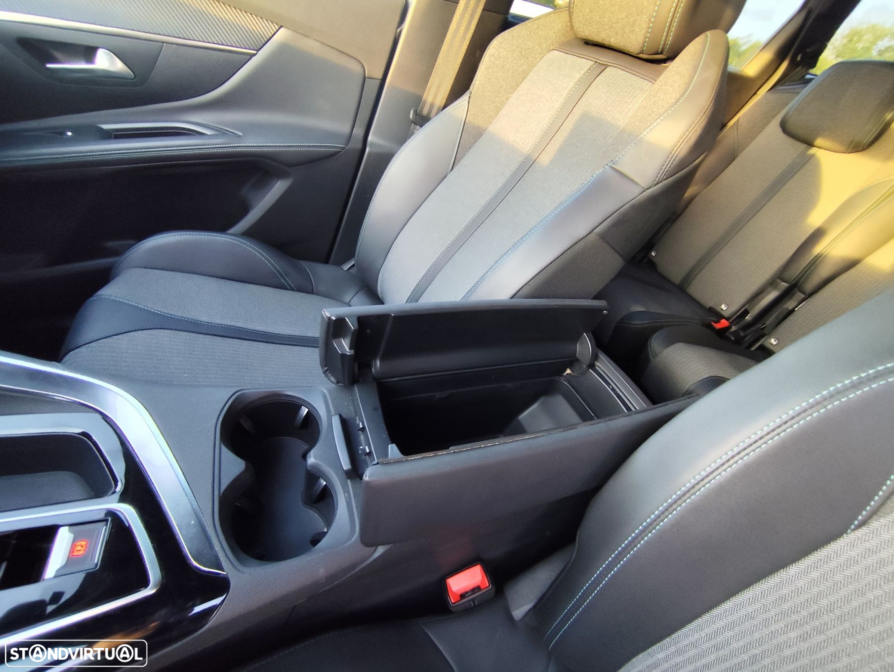 Peugeot 5008 1.2 PureTech Allure Pack EAT8 - 27