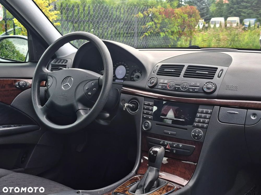 Mercedes-Benz Klasa E 200 Kompressor Automatik Classic - 22
