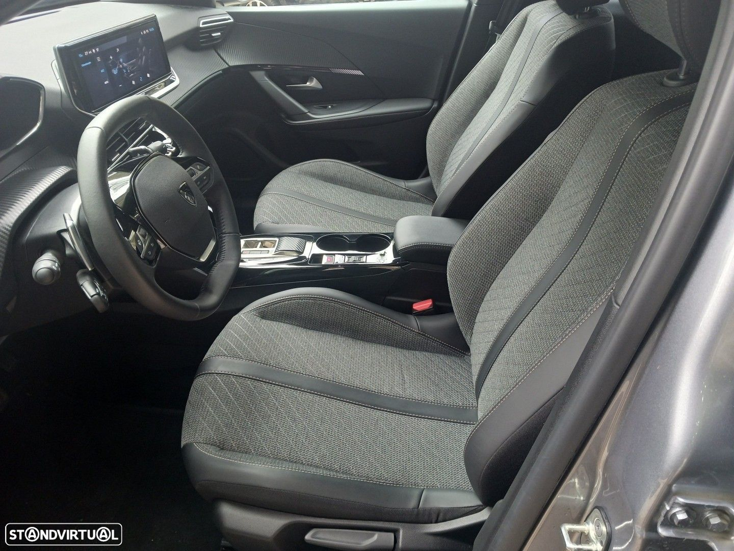 Peugeot 2008 1.2 PureTech Allure EAT8 - 28