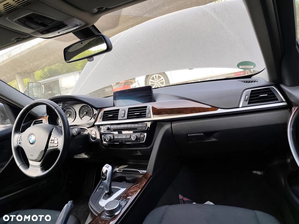 BMW Seria 3 330d xDrive Luxury Line - 38