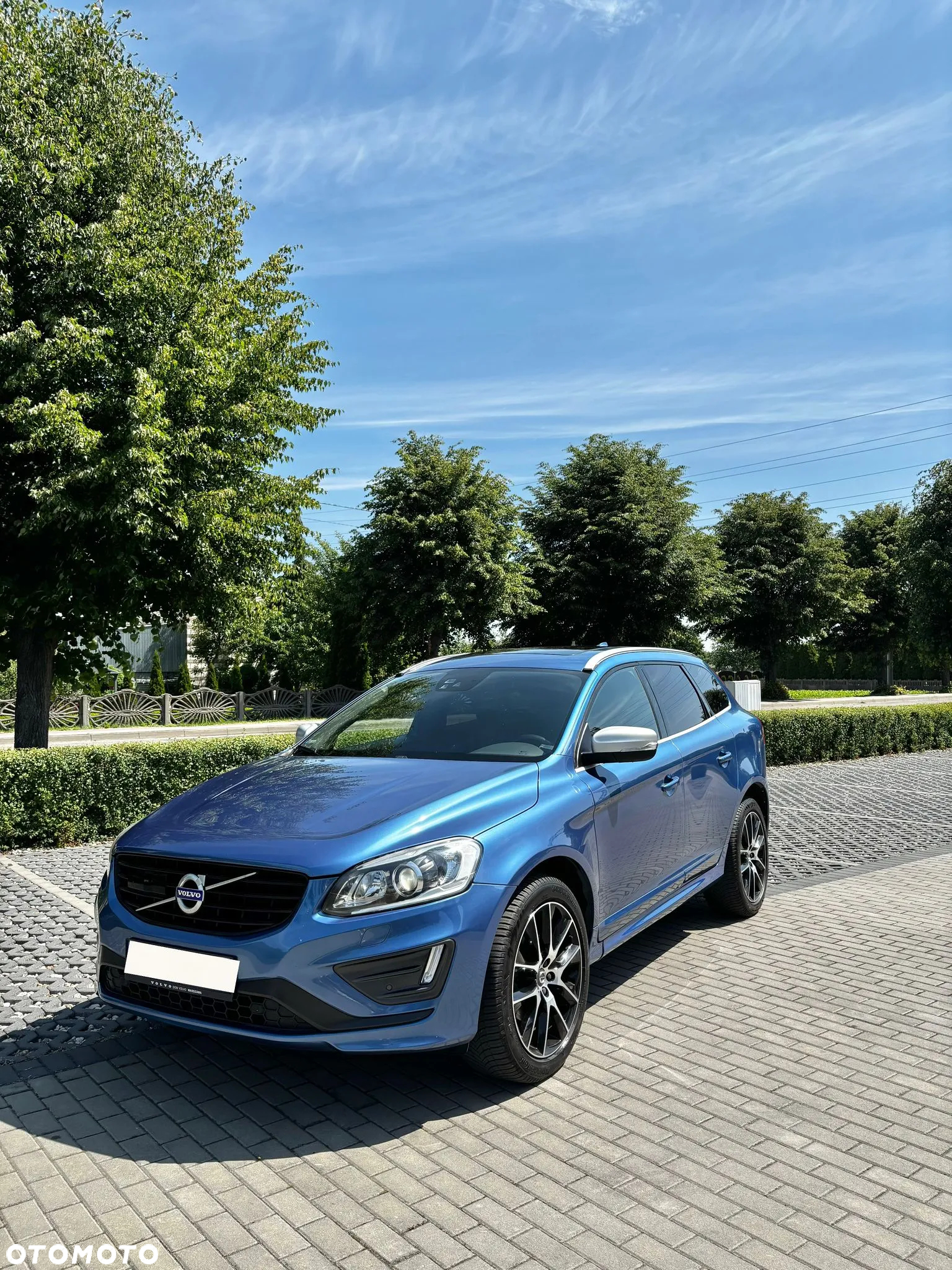 Volvo XC 60 D4 Drive-E R-Design Momentum - 2