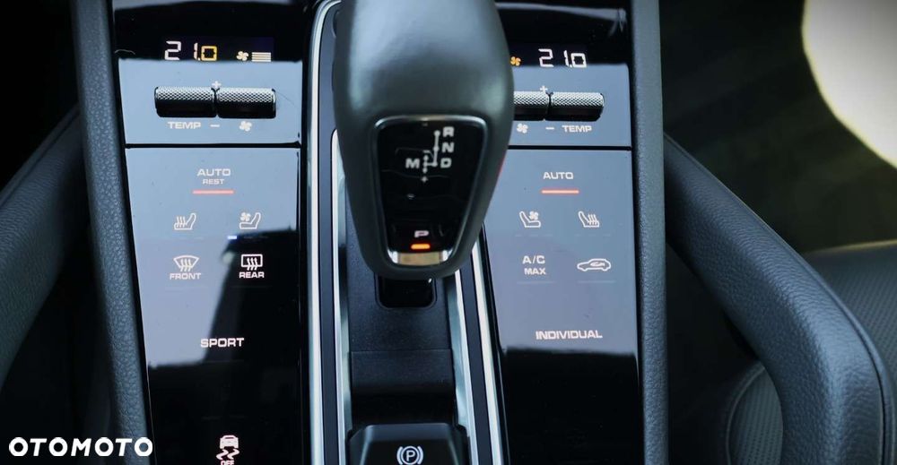 Porsche Cayenne - 31