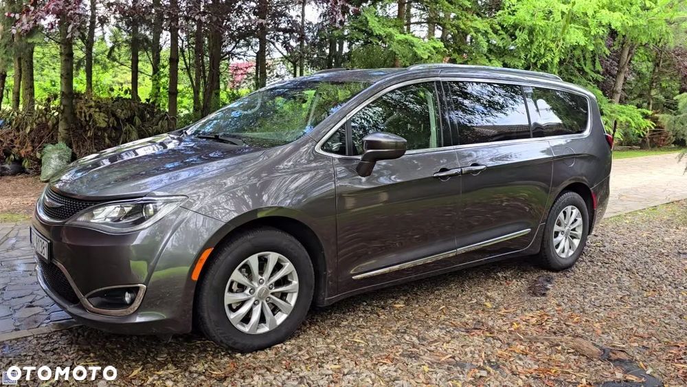 Chrysler Pacifica - 2