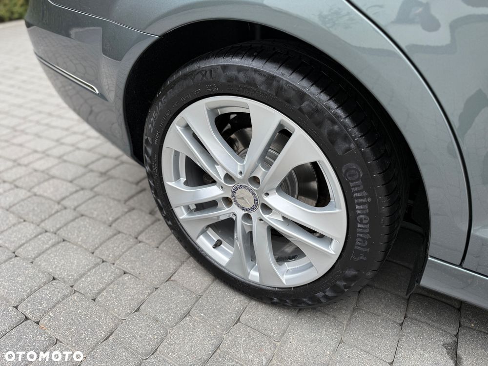 Mercedes-Benz Klasa C 180 CGI BlueEff Avantgarde - 23