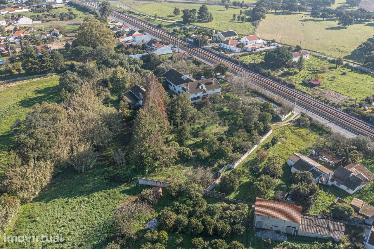 Moradia rústica T9 inserida num terreno com 7.500m2 em Pinhal Novo, Pa - Grande imagem: 2/54