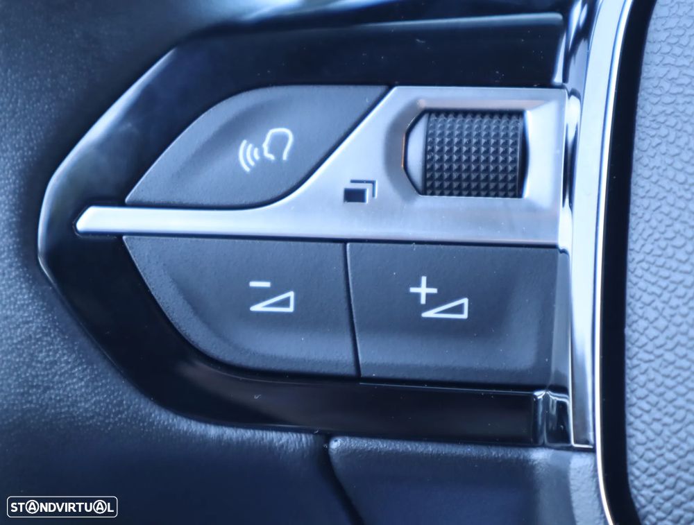 Peugeot 208 1.2 Hybrid Allure e-DCS6 - 30