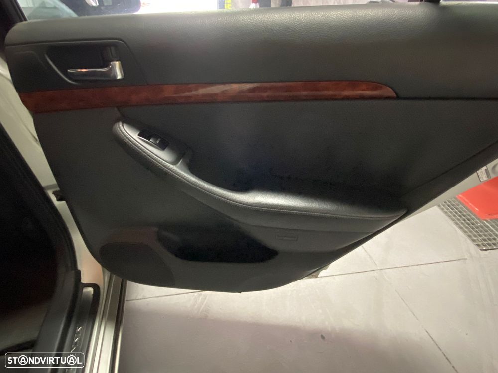 Toyota Avensis LB 2.0 D-4D Sol S/GPS - 19