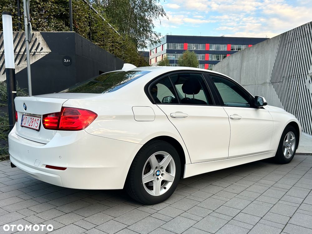 BMW Seria 3 316i - 5