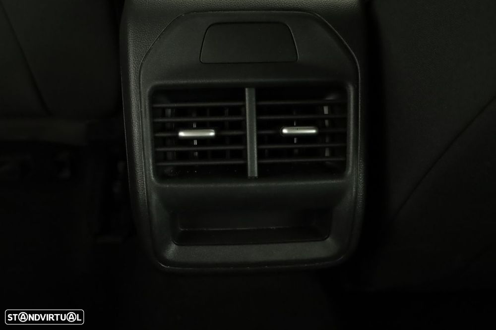 VW Passat Variant 1.5 TSI eHybrid DSG - 21