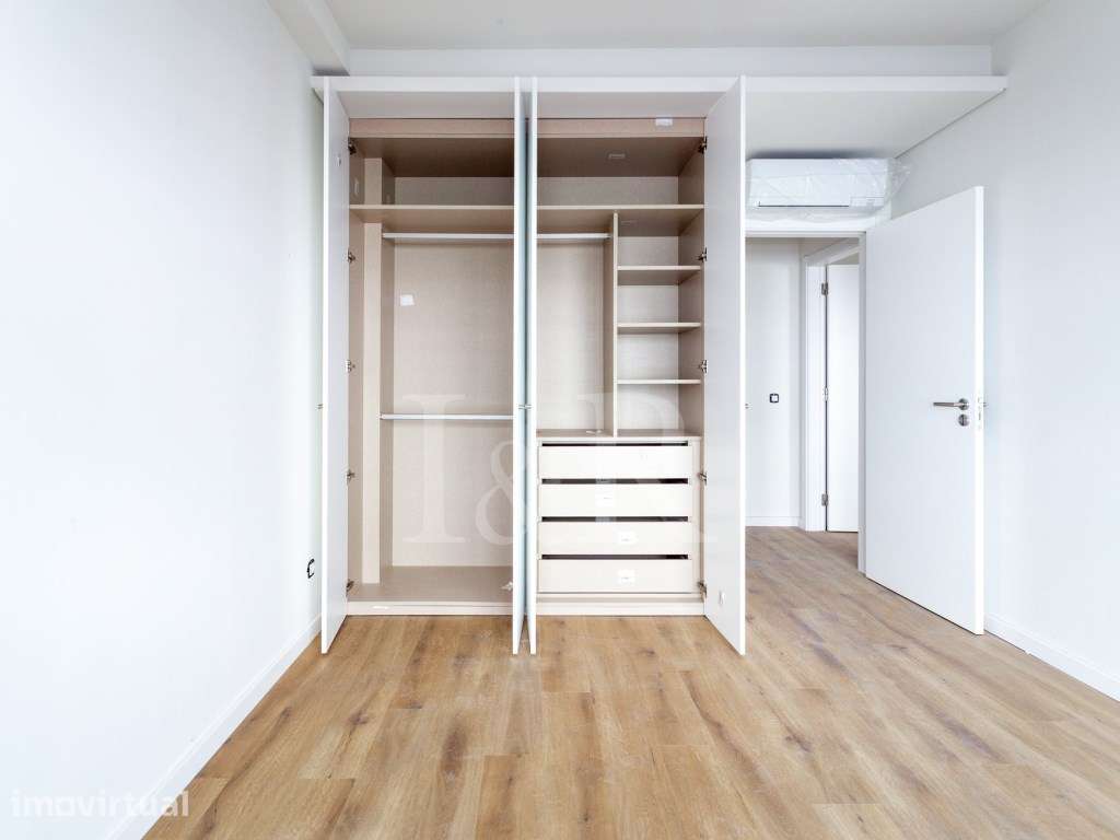 Apartamento T2 com varanda e estacionamento em Cacilhas, Almada - Grande imagem: 5/24