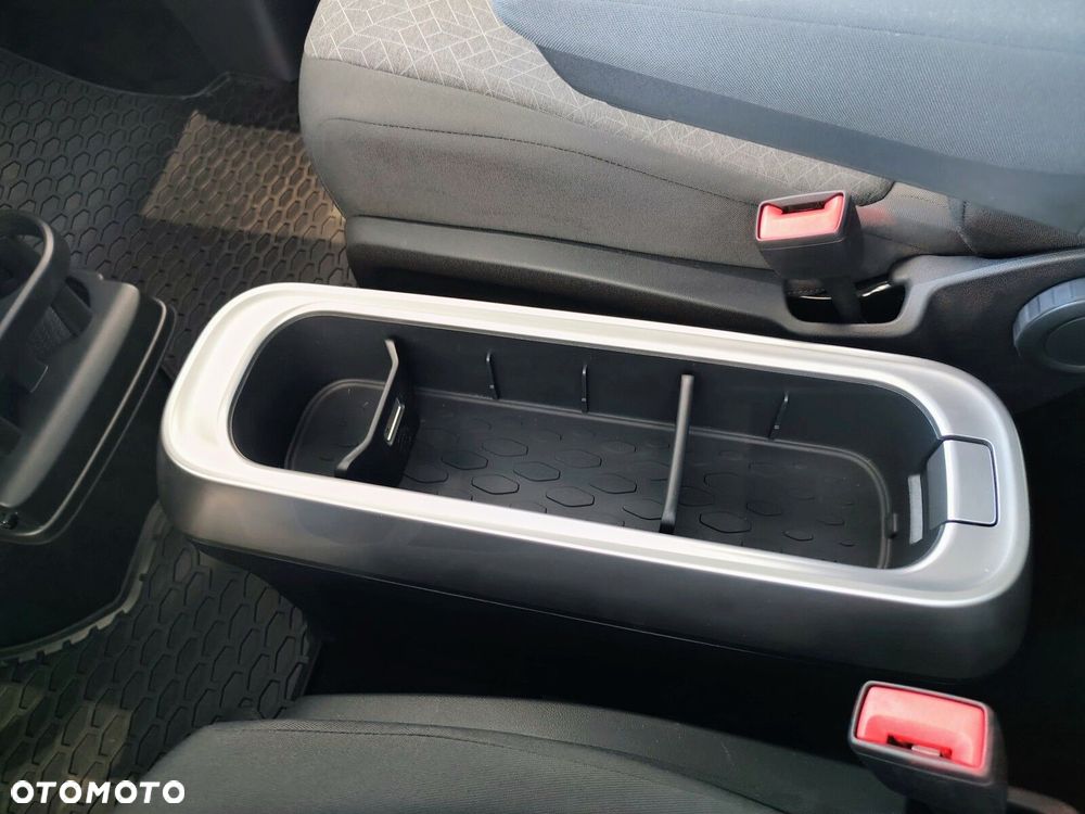Volkswagen ID. Buzz Pro z długim rozstawem osi silnik: 210 kW (286 KM) 86 kWh / skrzynia biegów: Automatyczna 1 biegowa rozstaw osi: 3239 mm - 17