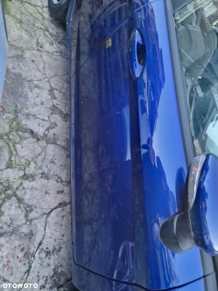 Drzwi  prawy przód  ford  Fiesta  mk7  lift  w  kolorze  2D - 1