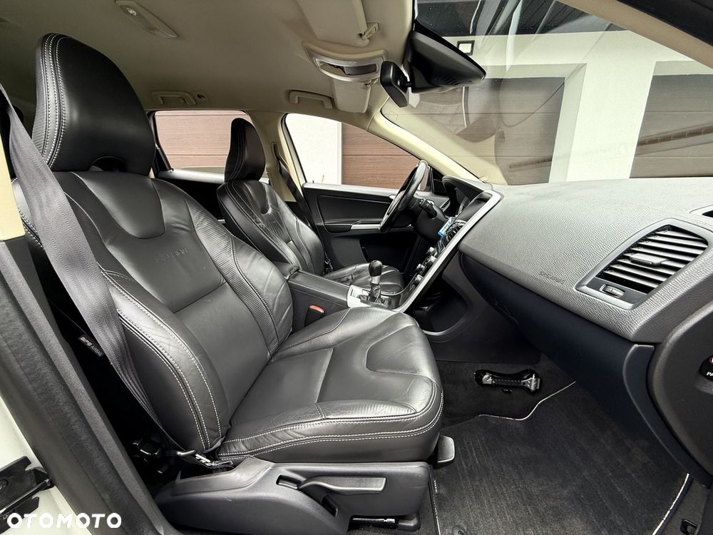 Volvo XC 60 DRIVe R Design - 27