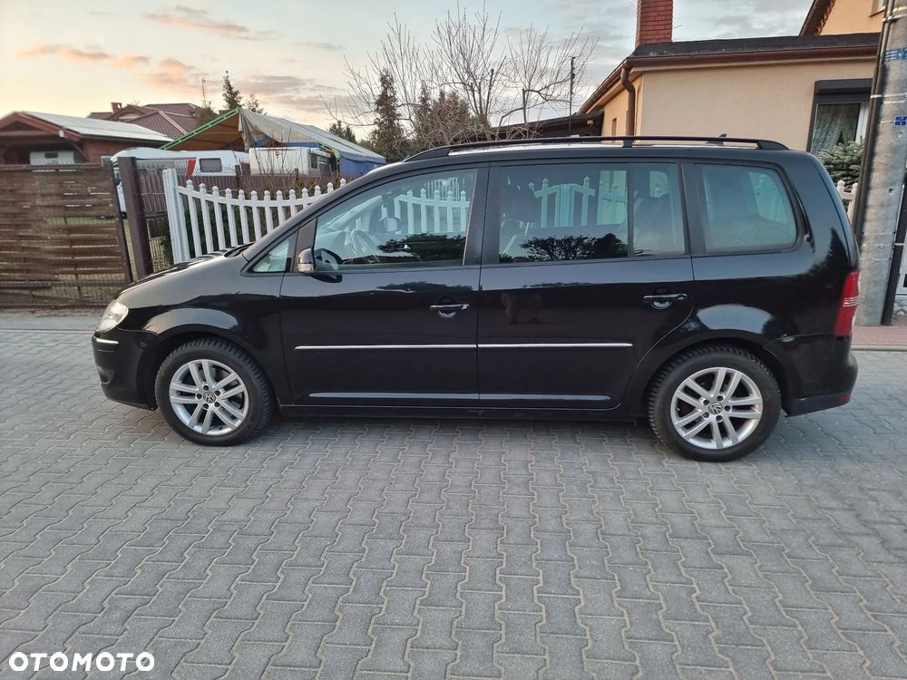 Volkswagen Touran 2.0 TDI DPF Highline DSG - 10
